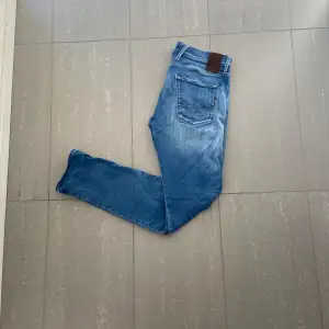 Säljer nu dessa replay anbass hyperflex jeans, skriv för fler bilder/frågor🙌🏼