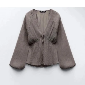 Zara blus  - Säljer denna fina blus