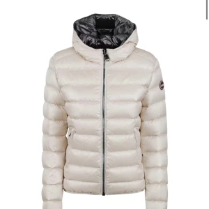 Colmar Jacka  - Vit colmar jacka i storlek M, men sitter som en S.  Använd Max 3 gånger, så ser helt oanvänd ut.