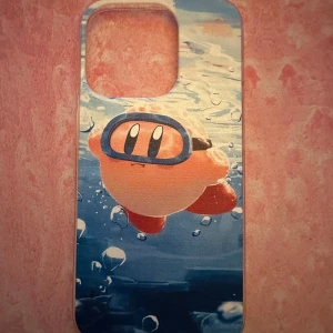 Kirby Iphone 15 PRO Skal - Helt oanvänd! Råkade helt enkelt beställa fel skal från Fyndiq och hoppas att det finns nån annan som vill ta hem det här skalet! :)