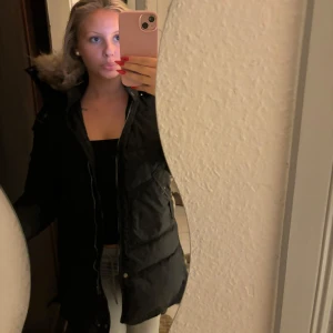 Parajumper jacka - Storlek S , fint skick . Säljer den då jag inte andvänder den längre