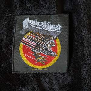 Judas priest patch med albumet screaming for vengeance. Patchen är 10x11cm i storlek.