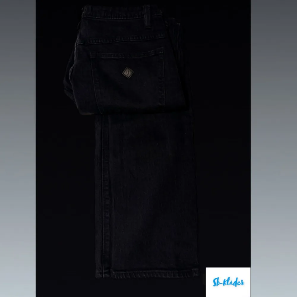 Skick 10/10 ej använda Storlek 29/32 Fit Relaxed/Straight. Farkut & Housut.