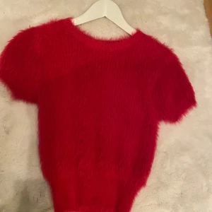 Topp - Super snygg stickad topp som ej används, så skön o i nyskick❣️