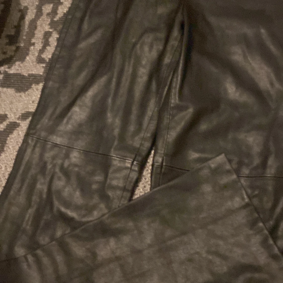 Svarta skinnbyxor från Zara Basic - 90