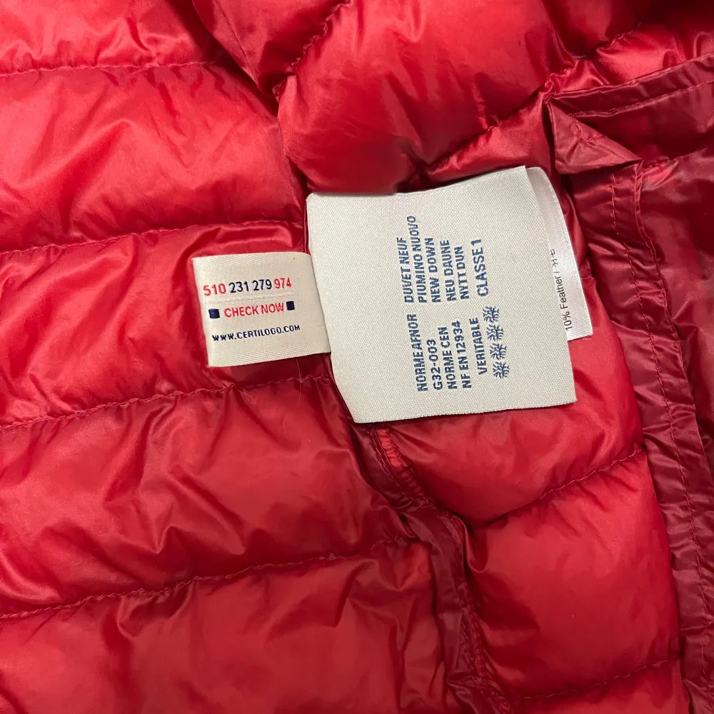 ‼️VI TAR EJ BYTEN‼️ Moncler ”Daniel” Jacka | Skick: 9/10 | Storlek (2) fits S/M | Fraktar inom 24H efter köp på köparens bekostnad 📦💨 | Hör av dig vid minsta fråga eller fundering 💭 . Jackor.