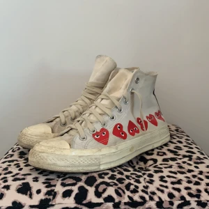 Comme de Garçons skor  - Feta Cdg skor som e lite slitna dock riktigt feta. Unika och nästan inga har dessa. Priset är ej hugget i sten