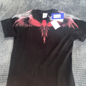 Marcelo burlon - Säljer min riktigt feta tröja. Pris kan såklart diskuteras. Aktiv 24/7