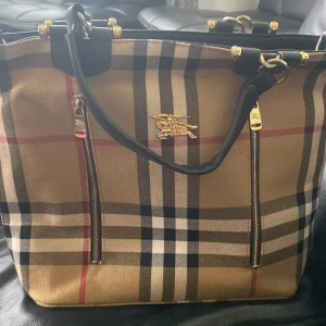 Fin väska  - Ny skick, fint