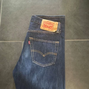 Levis 501 jeans - Riktigt feta Levis 501 jeans. 10/10 skick inga defekter, använda nån gång då dem var för små.🙏 Priset är inte spikat.                                                   Hör av er vid funderingar!