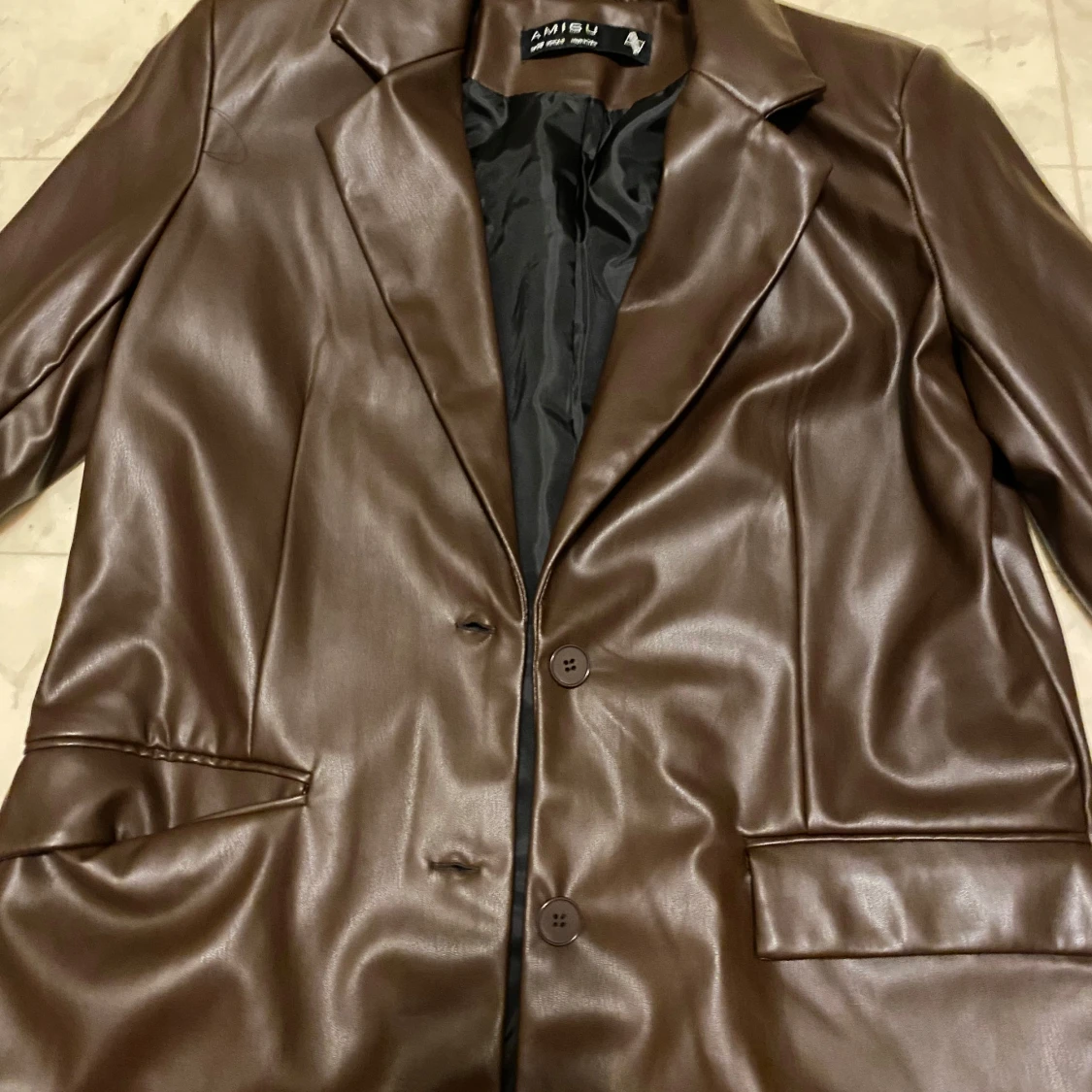 Vacker brun läder jacka  - 90