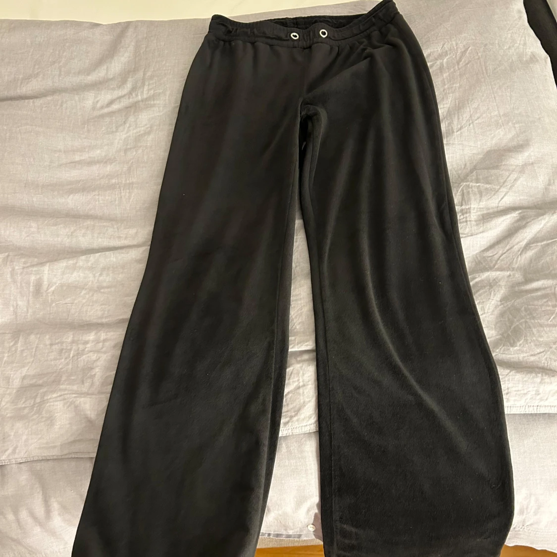 Svarta mjukisbyxor