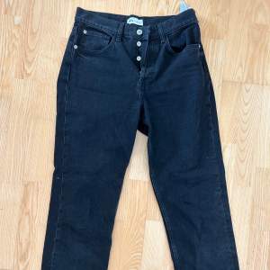 Supersnygga svarta Zara jeans