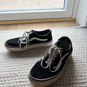 Vans skor - Vans skor. I använt skick. Storlek: EU39