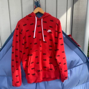 Nike hoodie - Strl S passar även M Sänker pris vid snabb affär