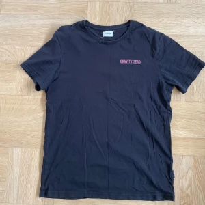 Yourturn T-shirt - Yourturn T-shirt med tryck i bra skick. Storlek S, bra passform   Bara höra av sig för fler bilder eller frågor😎