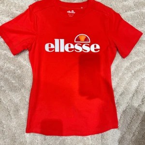 T-shirt från ellesse - Skit snygg t-shirt från ellesse i nyskick. 