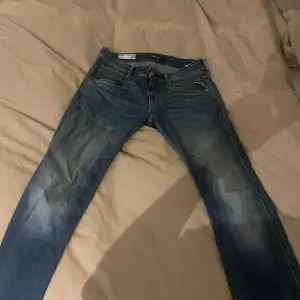 Jeans från replay i otroligt fin tvätt Storlek 31W 32L