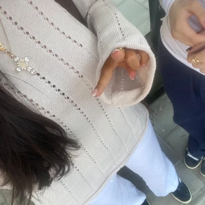 Stickad tröja  - En jätte söt tröja! Andvänd några gånger.  Köpt för 150 och säljer för 60 kr. 