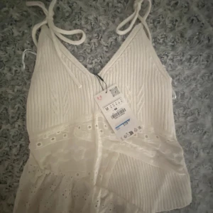 Stickad topp - Helt ny och passar även som storlek s och xs 💕🤍