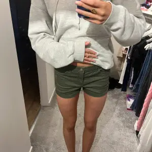 Militär grön jeansshorts 