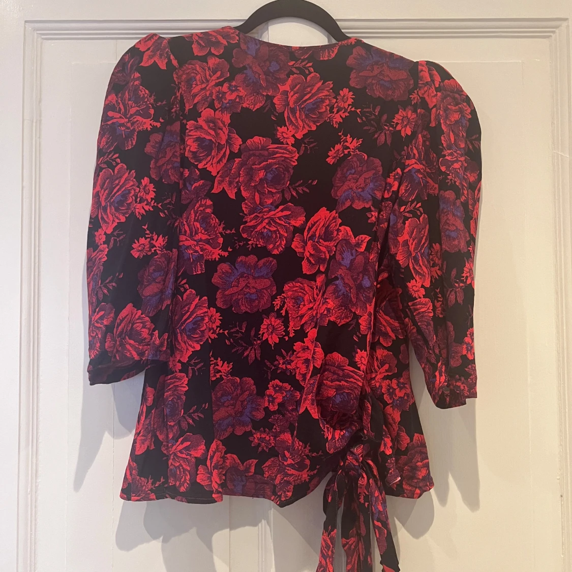 Blommig omlottblus - 93