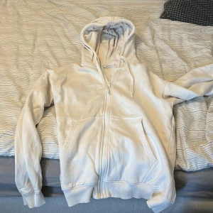 Vit hoodie från Carlings - Använd men i bra skick