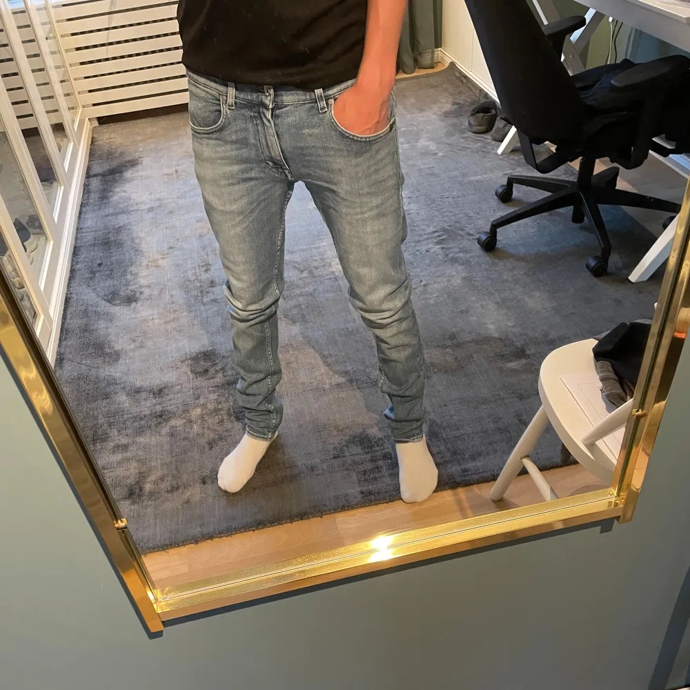 Hej! Säljer nu dessa tiger jeans i fantastiskt skick. Det är storlek 30/32 men skulle säga att de även passar 29/32. Modellen är 175cm och som sitter perfekt! Hör av er vid frågor!. Jeans & Byxor.