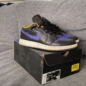 Air Jordan 1 low  - Jordan skor. Str:39 Rätt så använda behöver rengöras, lite slitna.