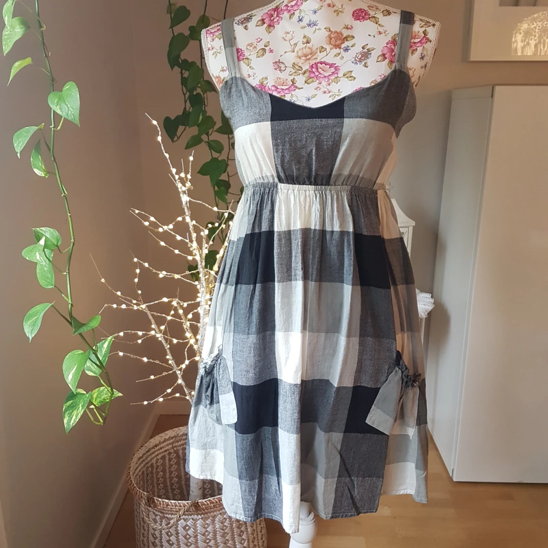 Rutig bomulls-klänning med fickor - 90