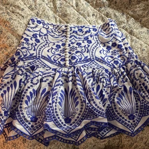 Kjol - Jätte söt kjol från zara, helt ny med prislappen kvar 😍