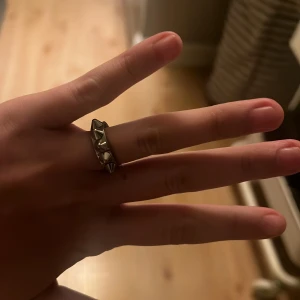 edblad ring - aldrig använd, så alltså oanvänd. skriv om ni är intresserade eller tryck på köp nu de funkar också jättebra ❤️