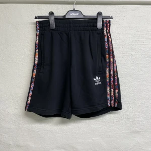 Adidas shorts  - Adidas shorts i storlek S.