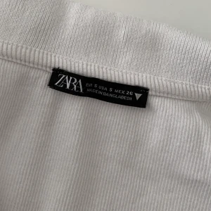 En skjorta från zara  - Vit skjorta 