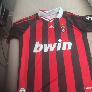 Ac Milan T-shirt 2009 (Ronaldinho) - Har använt bara 1 gång den är helt ren