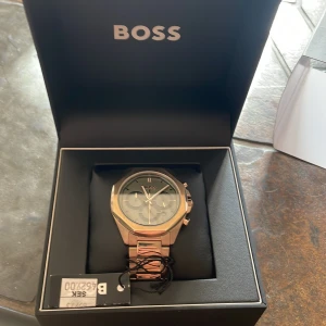 Boss klocka - En oanvänd boss klocka med prislapp kvar