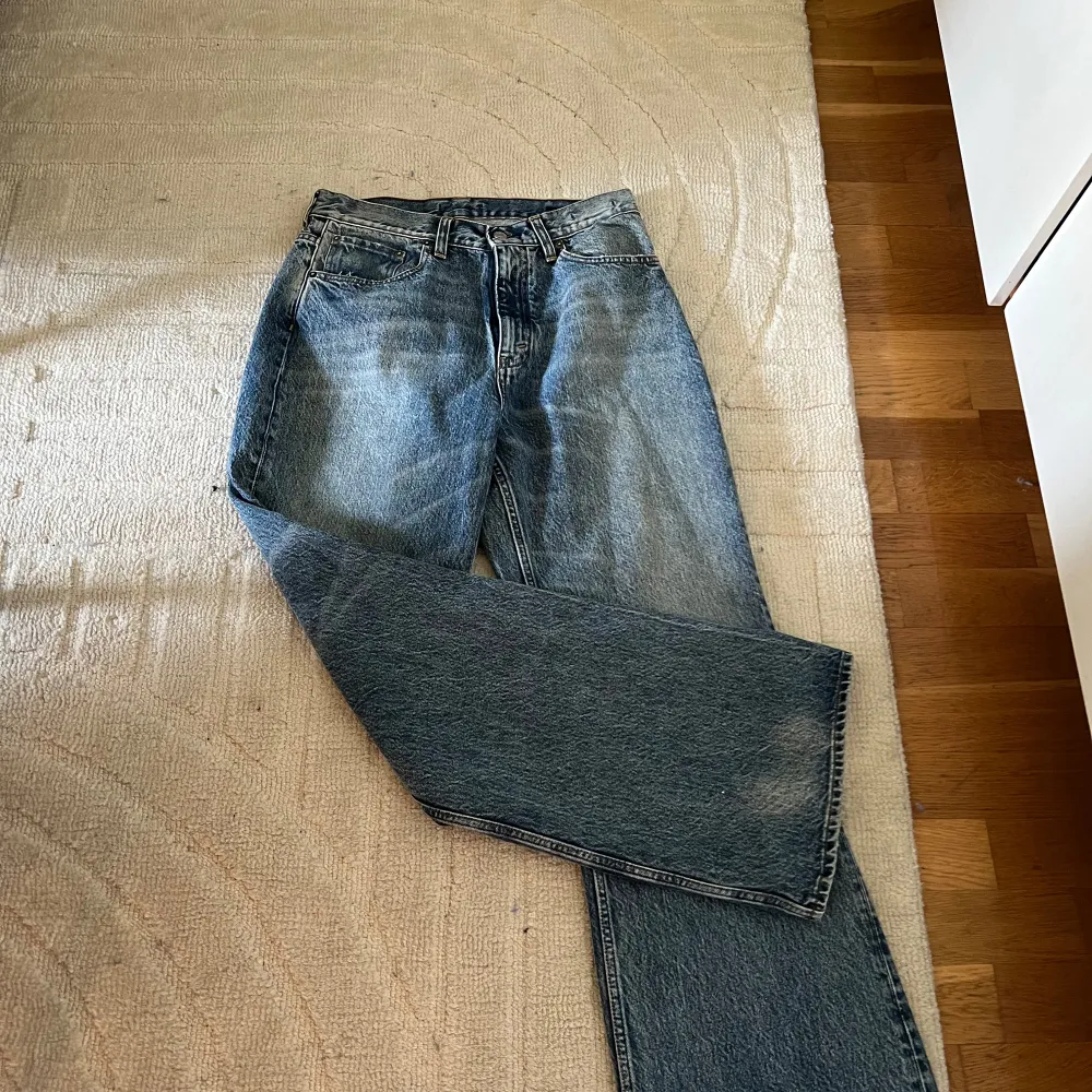 Hope beat jeans i storlek 33. Sparsamt använda och nypris 1800. Jeans & Byxor.