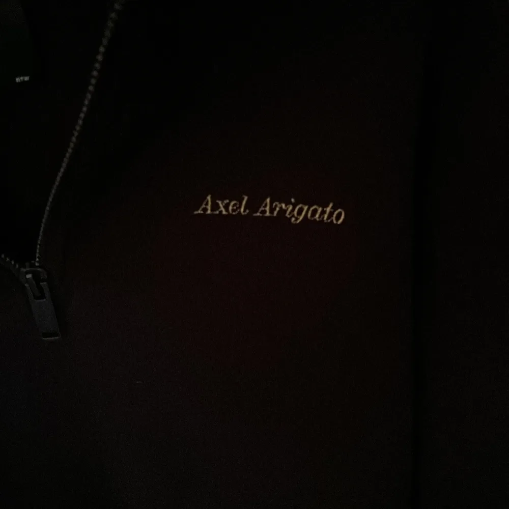 Arigato half zip tröja. Snygg och stilren. Varsamt använd.. Tröjor & Koftor.