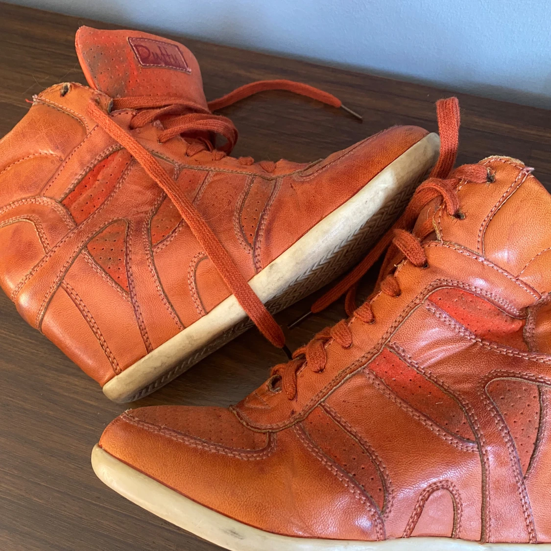 Kilklacksskor i skinn.  - 90