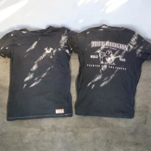 TRUE RELIGION TRÖJA 🖤 - Sjukt snygg true religion tröja. Lite sliten men inte så mycket 🖤 skriv vid funderingar 🔥🖤☠️