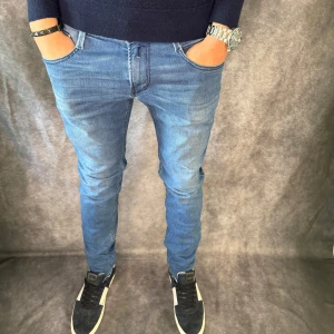 Replay anbass jeans  - // Replay anbass jeans | Storlek W30/L34 (passar W30/L32) | Benlängd: 109cm / Midja: 39cm | Nypris runt 1800kr | Kontakta för fler frågor eller funderingar // Deluxecloset