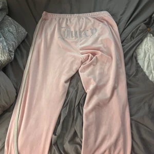 Rosa juciy byxor - Säljer mina juciy byxor då dom är förstora storlek xxl men sitter mer som xl 