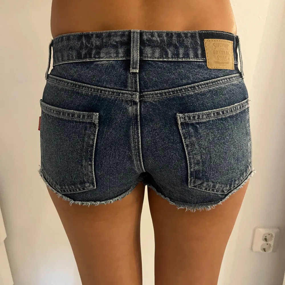 As coola shorts med diamanter från superdry! Osäker på storlek men skulle säga runt S💓använda fåtal gånger . Shorts.