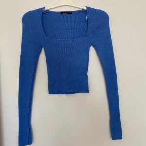 Blå tröja  - Fin och skön tröja från Gina. Har använts en gång💞
