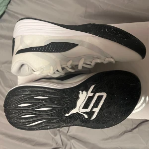 Puma basketskor - Stewie 3 team. bara provade men är för små. Priset kan diskuteras. 