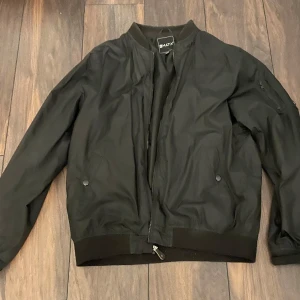 Vindjacka - Knappt använd