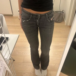 Gråa diesel jeans  - Använda fåtal gånger, därför väldigt bra skick! 