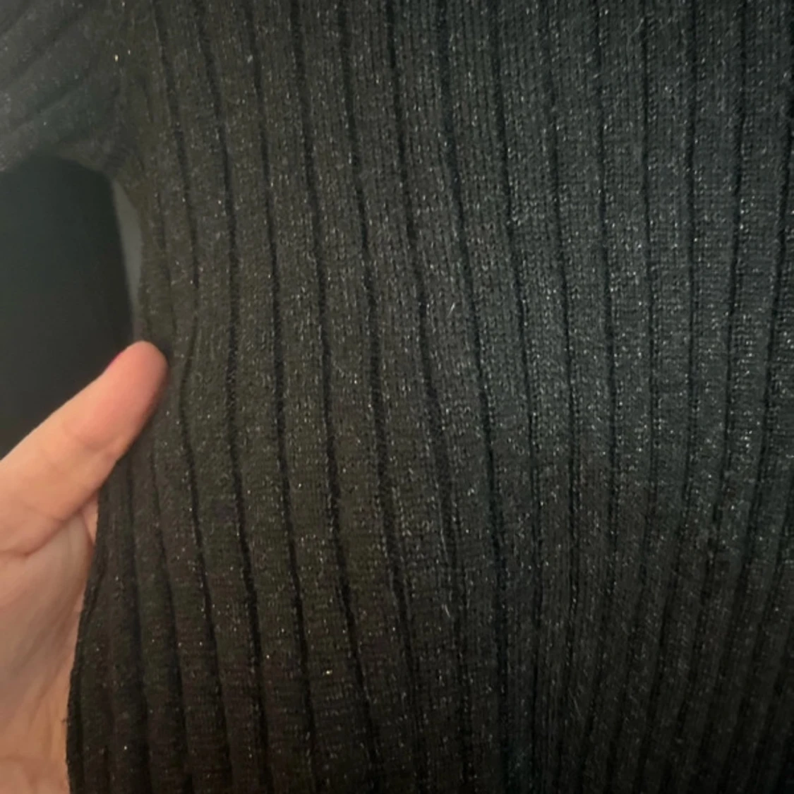 Svart/glittrig tröja  - 90