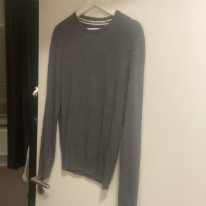 Stickad tröja - Supersnygg 10/10 skick  Stl M Färg: grå