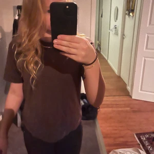 Brun tröja - Assnygg i jätte lyxigt material💕❣️❣️💗jag har vanligtvis s och den passar mig 